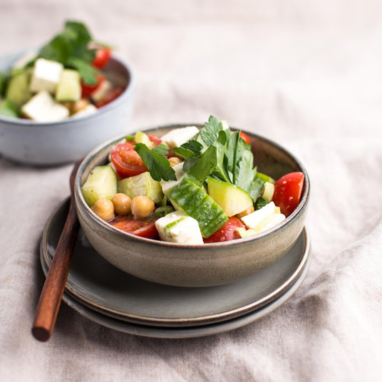 Snelle salade met feta en kikkererwten