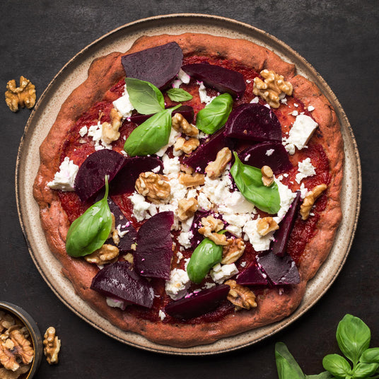 Volkoren pizza met rode biet