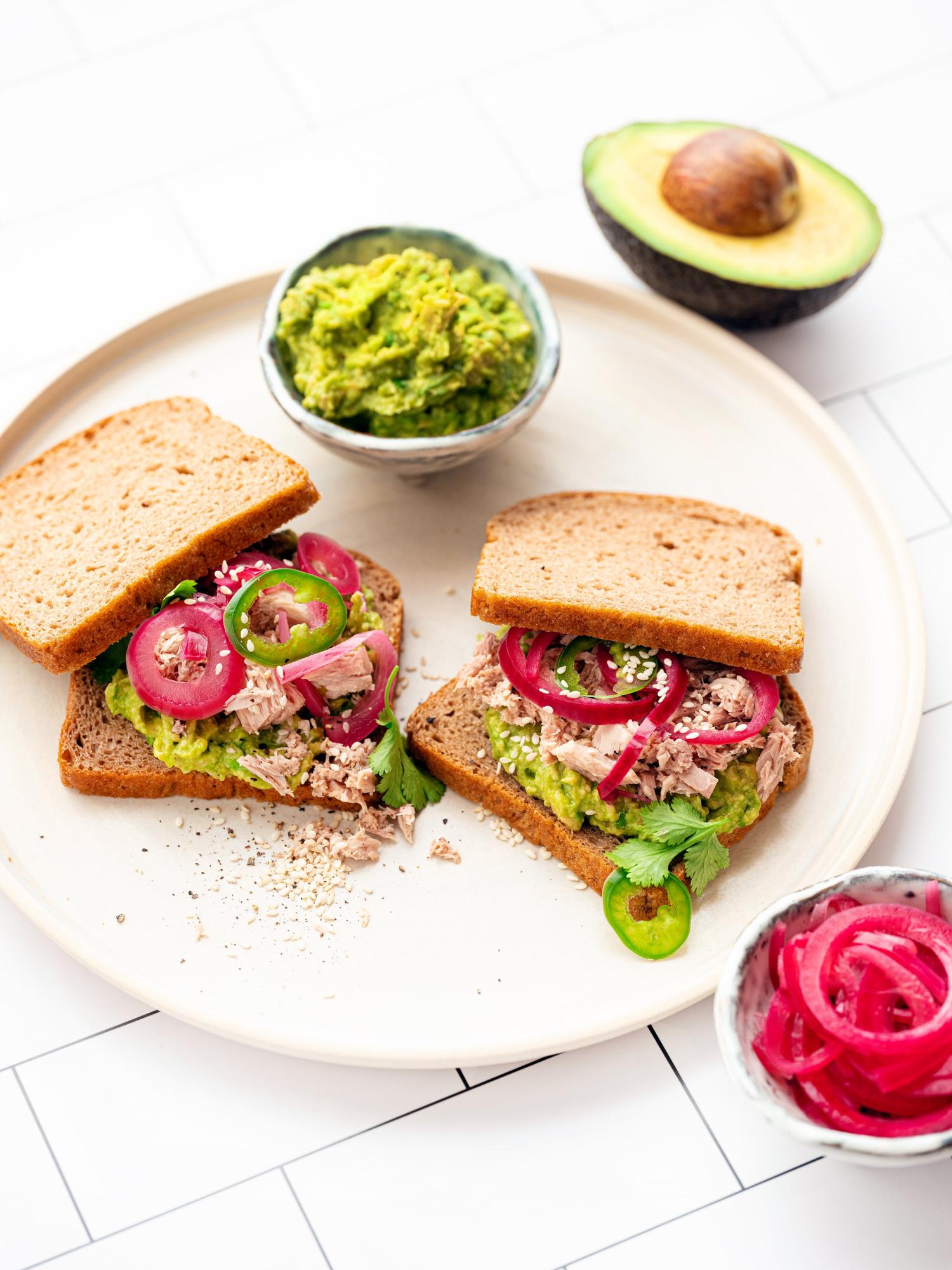 Avocado-tonijnbroodje