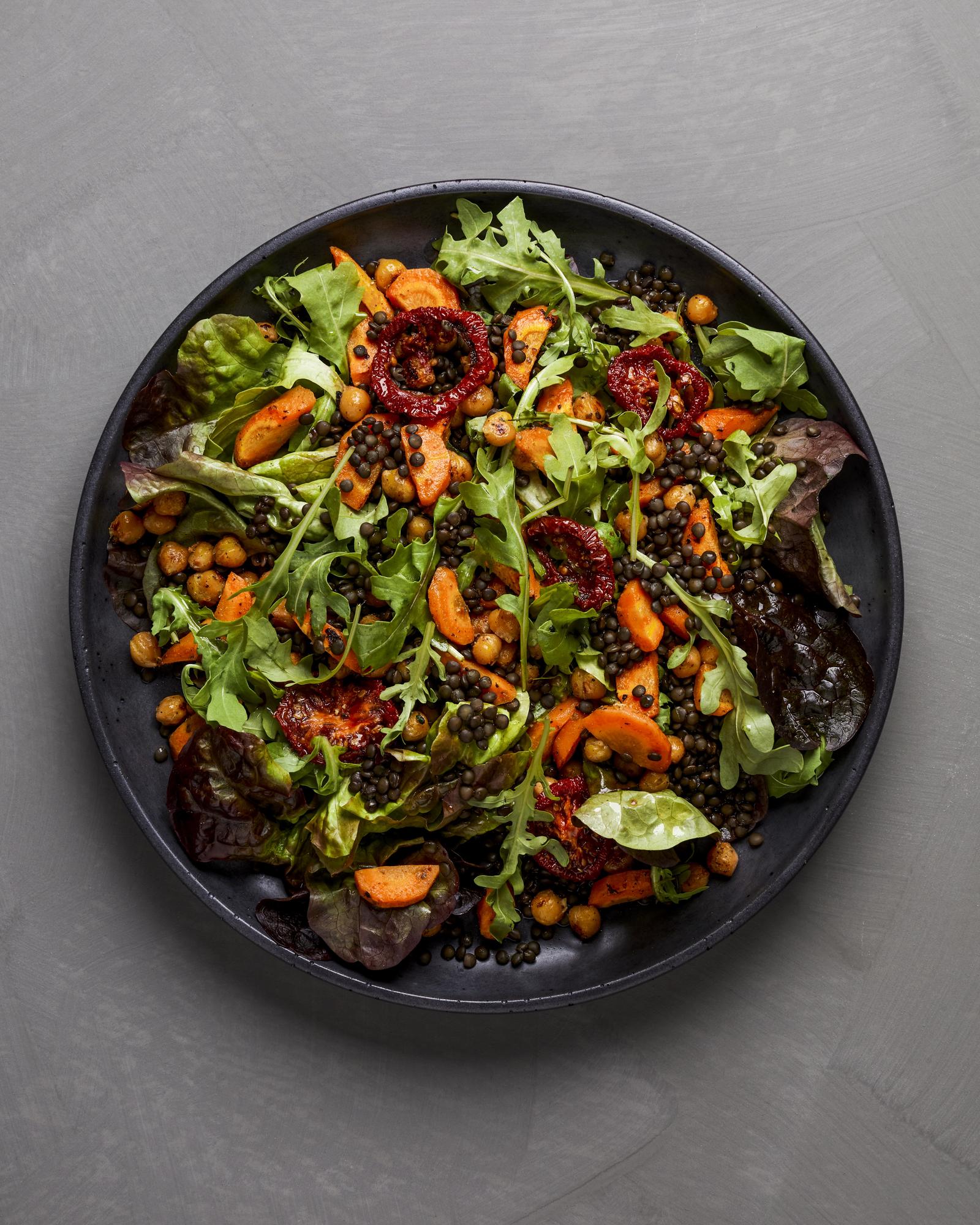 Kikkererwtenssalade met geroosterde tomaten