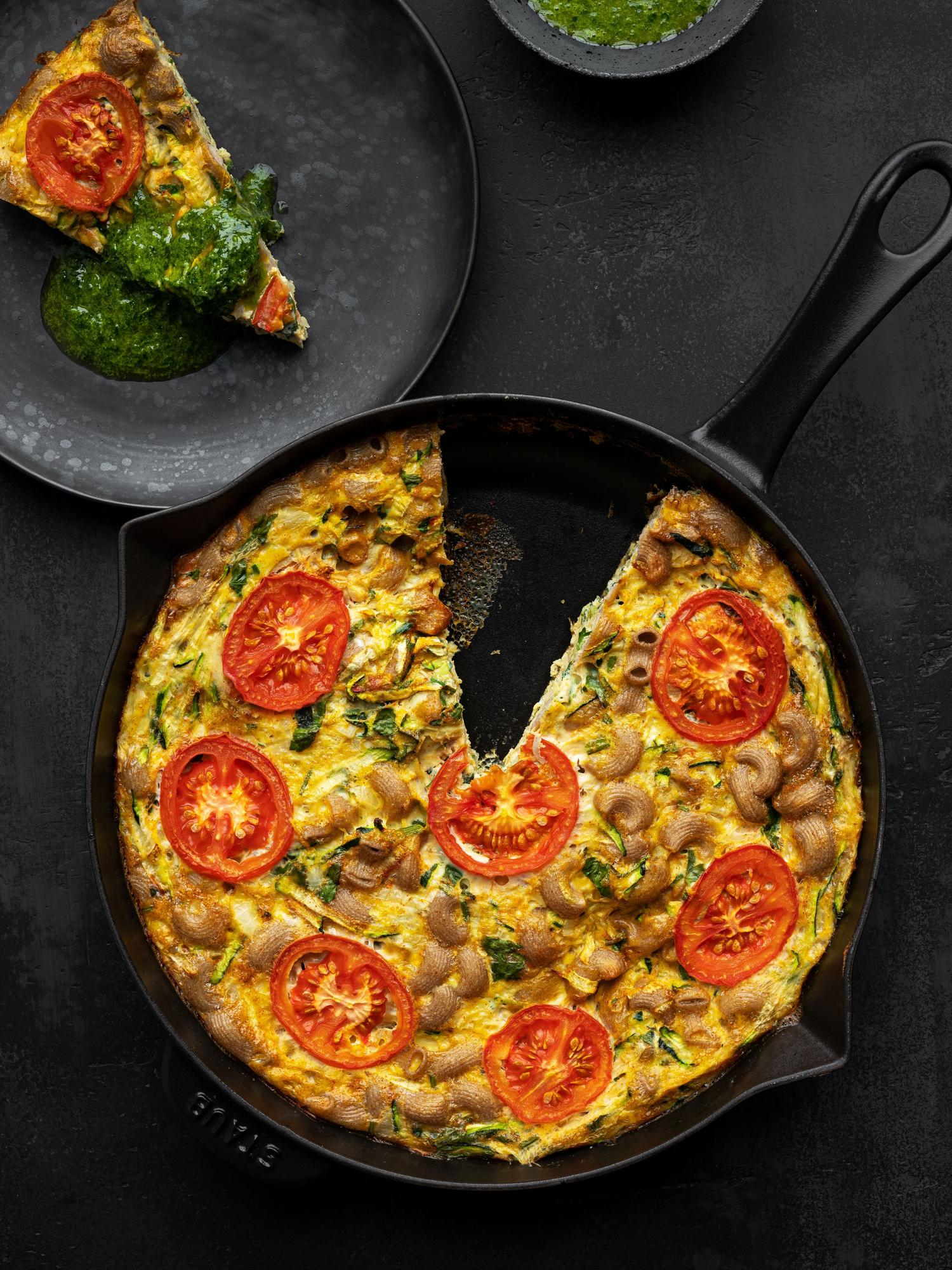 Frittata met courgette en pasta