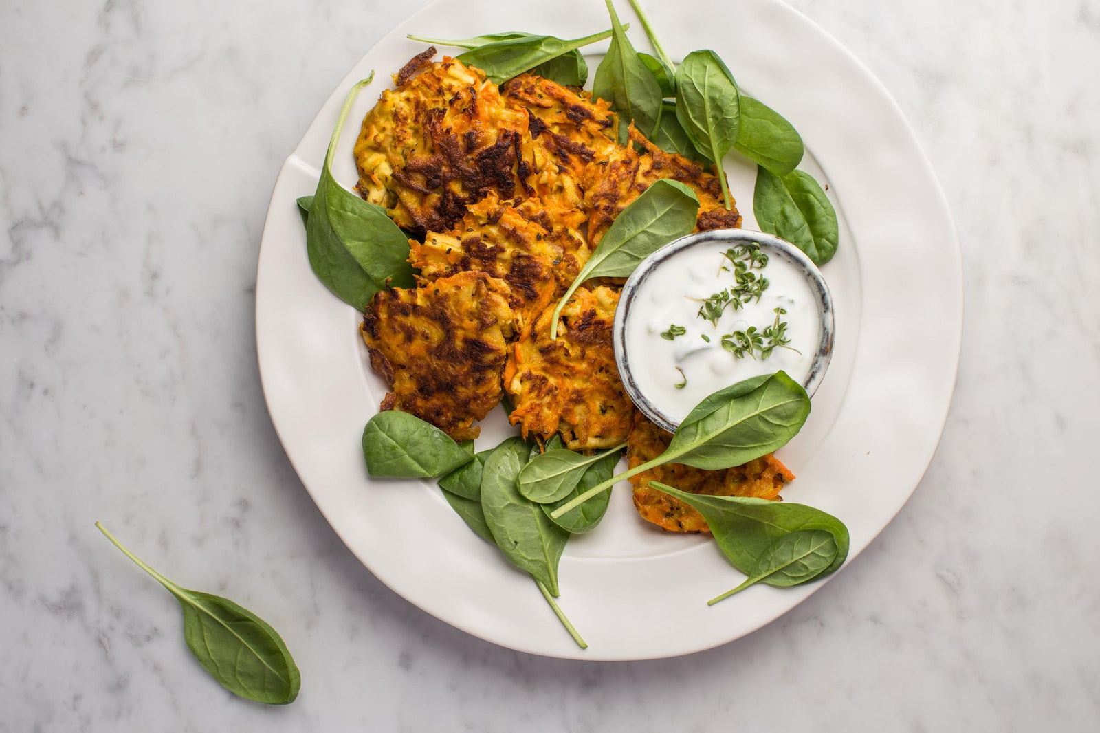 Wortelpannenkoekjes met basilicum