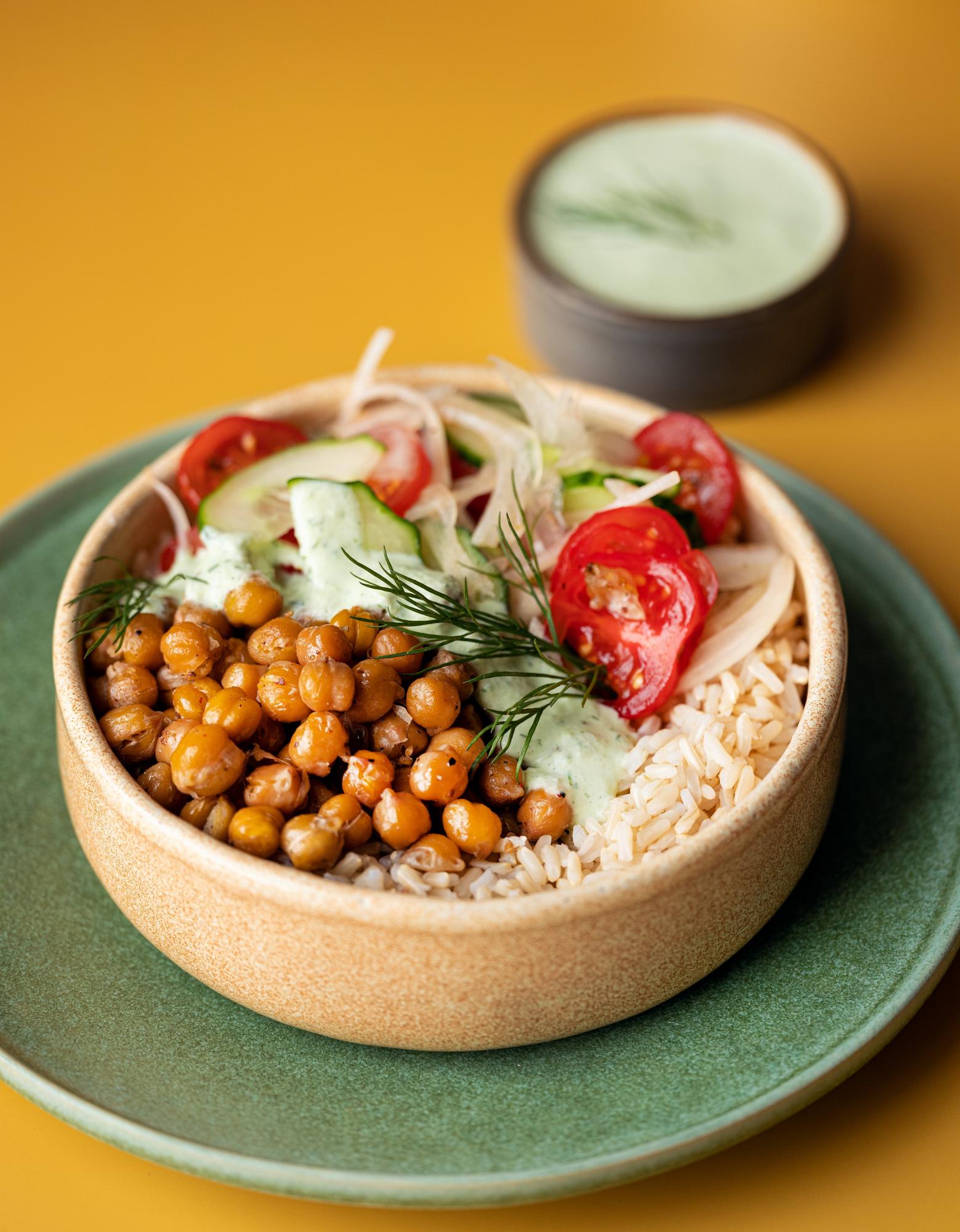 Bowl met geroosterde kikkererwten
