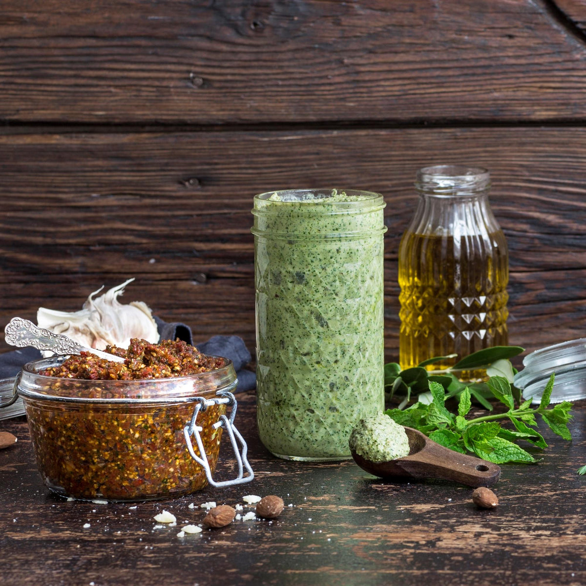 Pesto van gedroogde tomaten met pijnboompitten