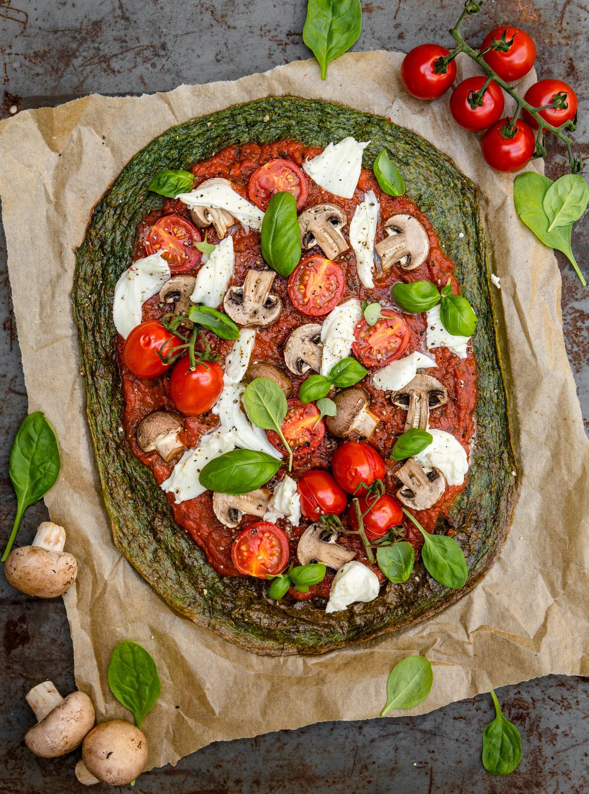 Pizza met spinaziebodem