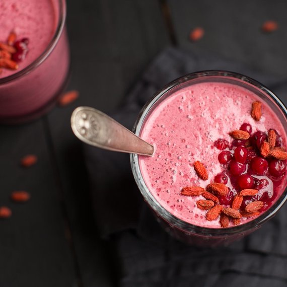Rode bosbessen smoothie met goji bessen
