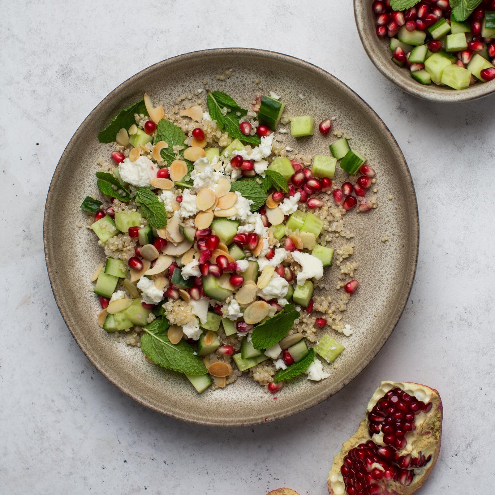 Salade met quinoa, feta en granaatappel