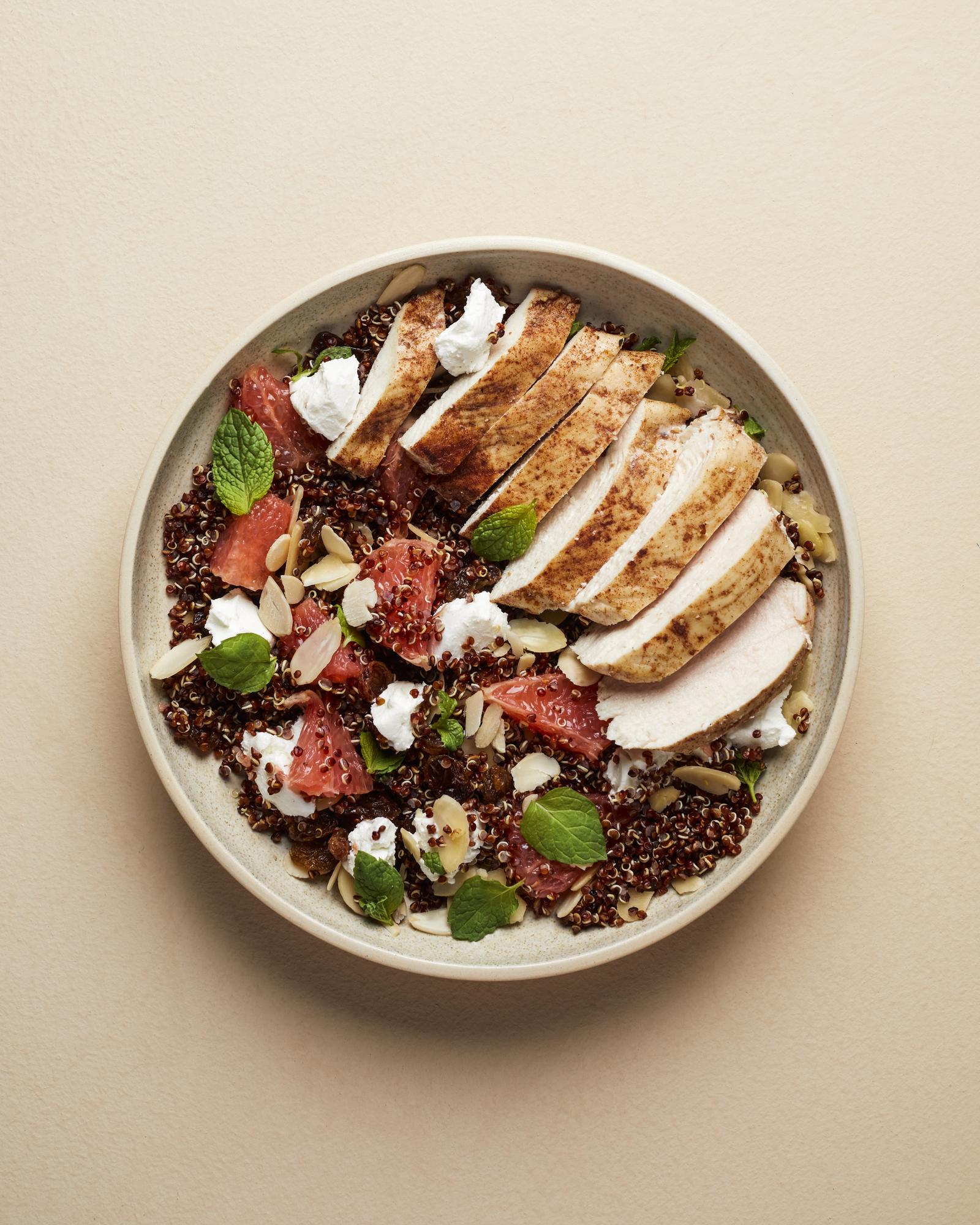 Salade met kip, quinoa en grapefruit