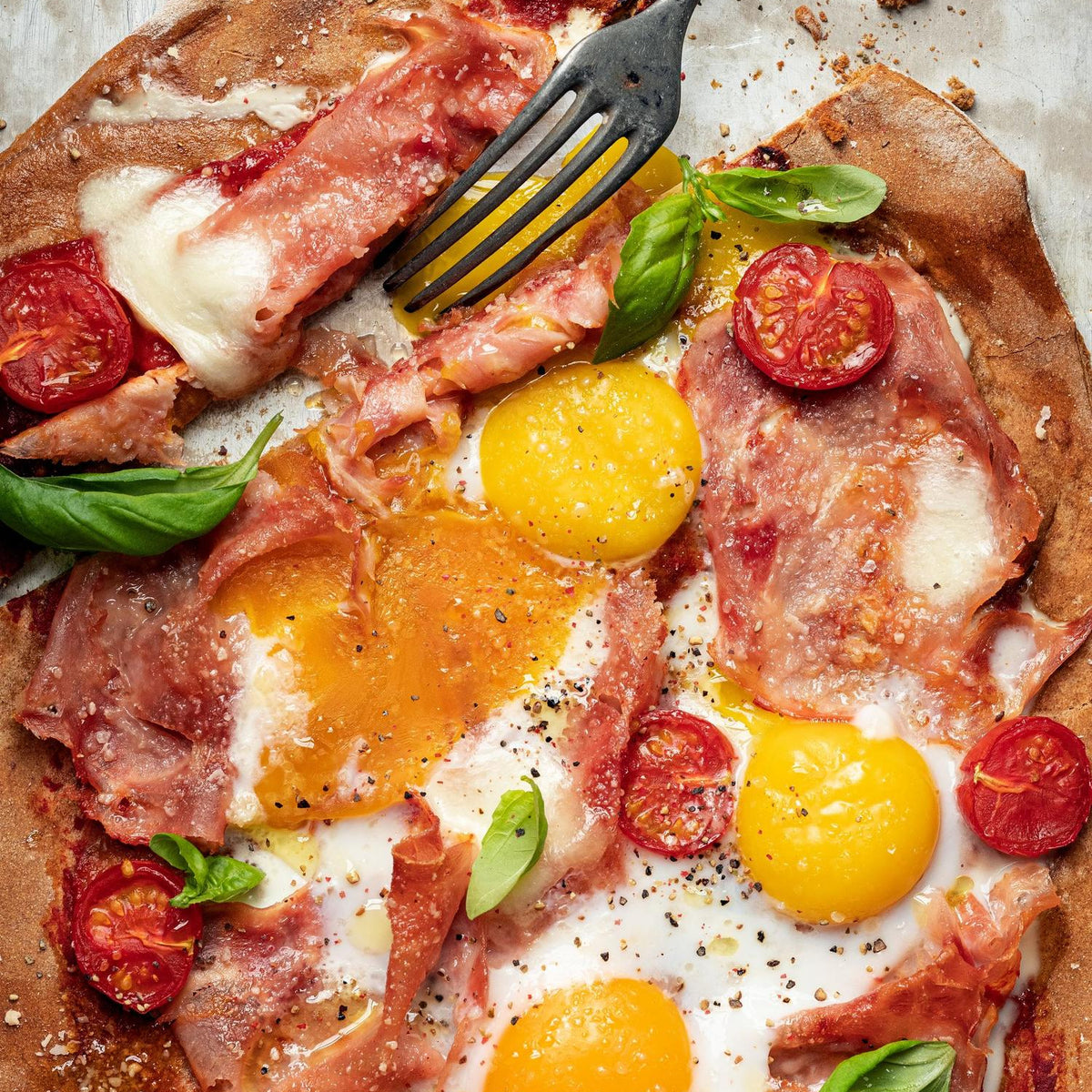 Ontbijtpizza met eieren