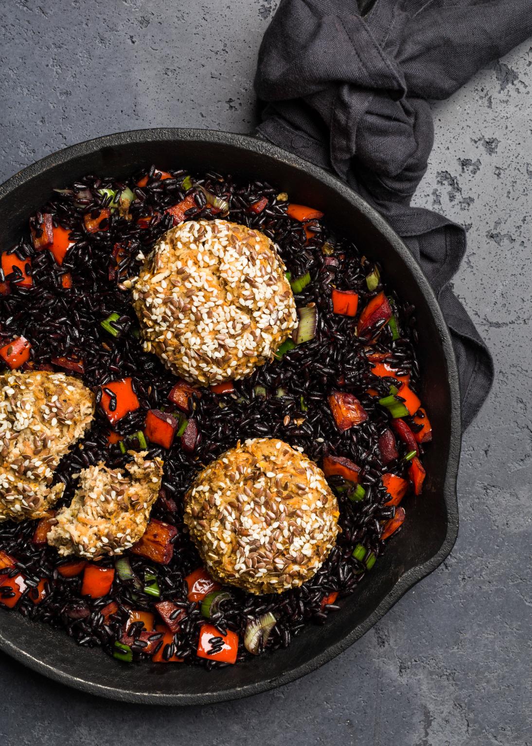 Tofu-burgers met zwarte rijst