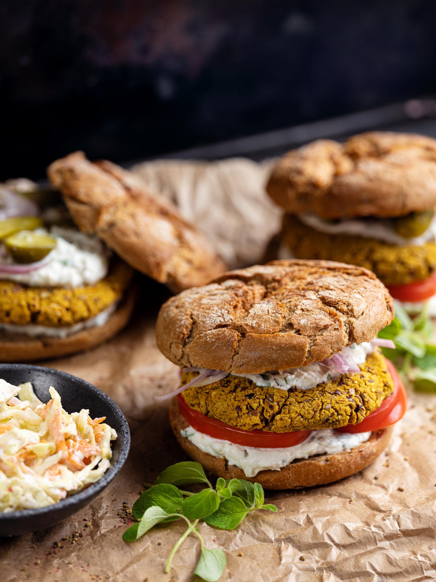 Vegetarische hamburger van kikkererwten en bonen