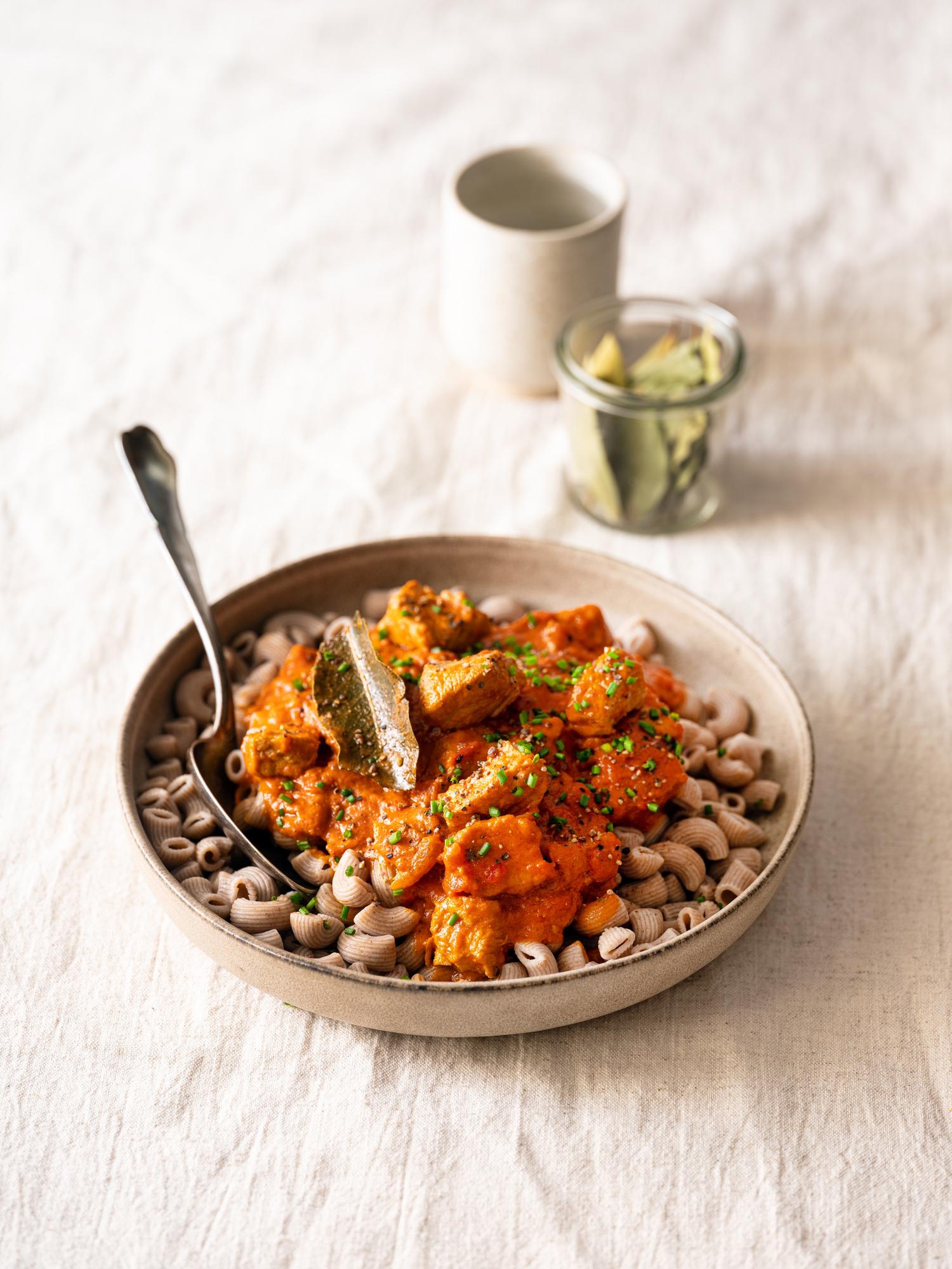 Varkensvlees met paprika en pasta