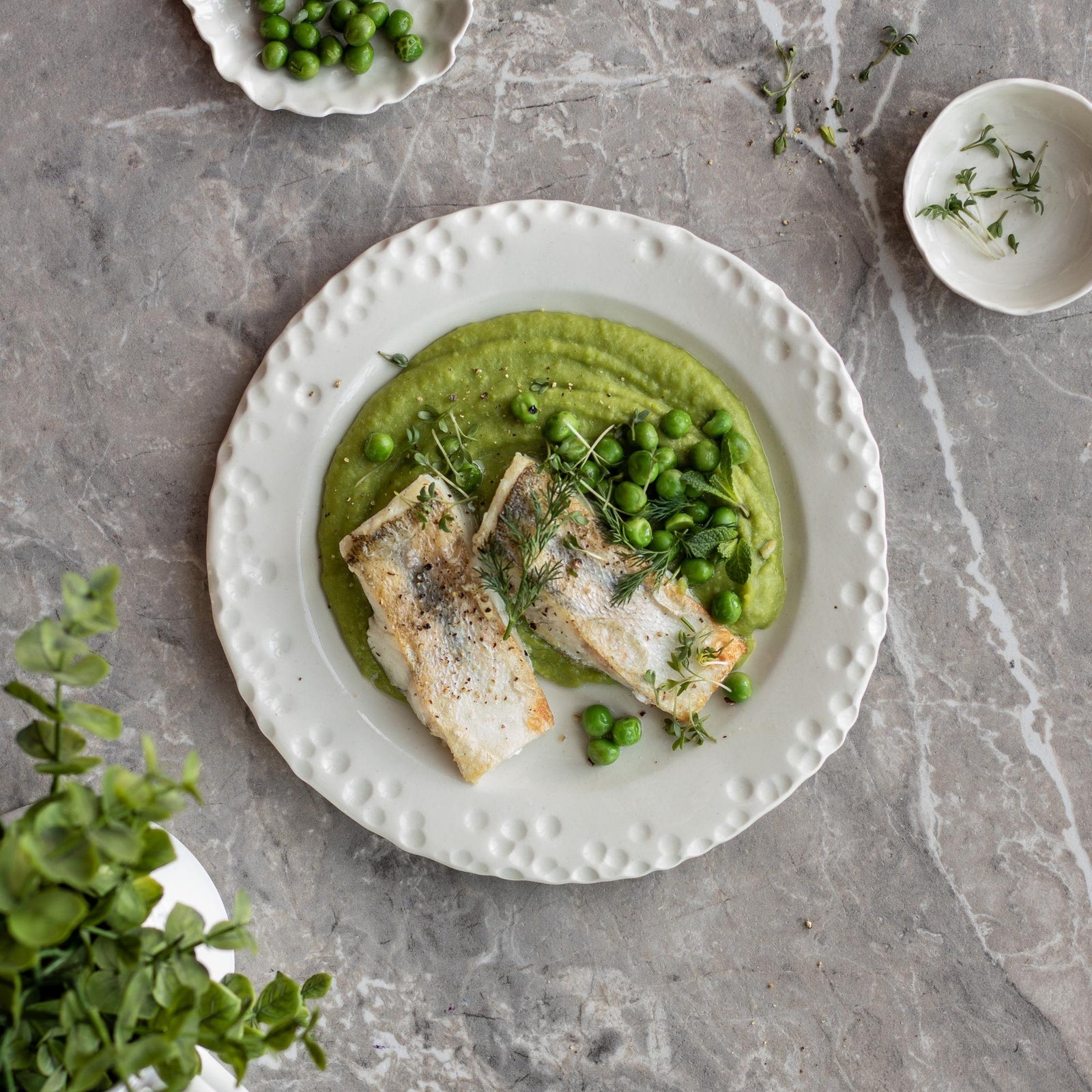 Snoekbaars met doperwtenpuree