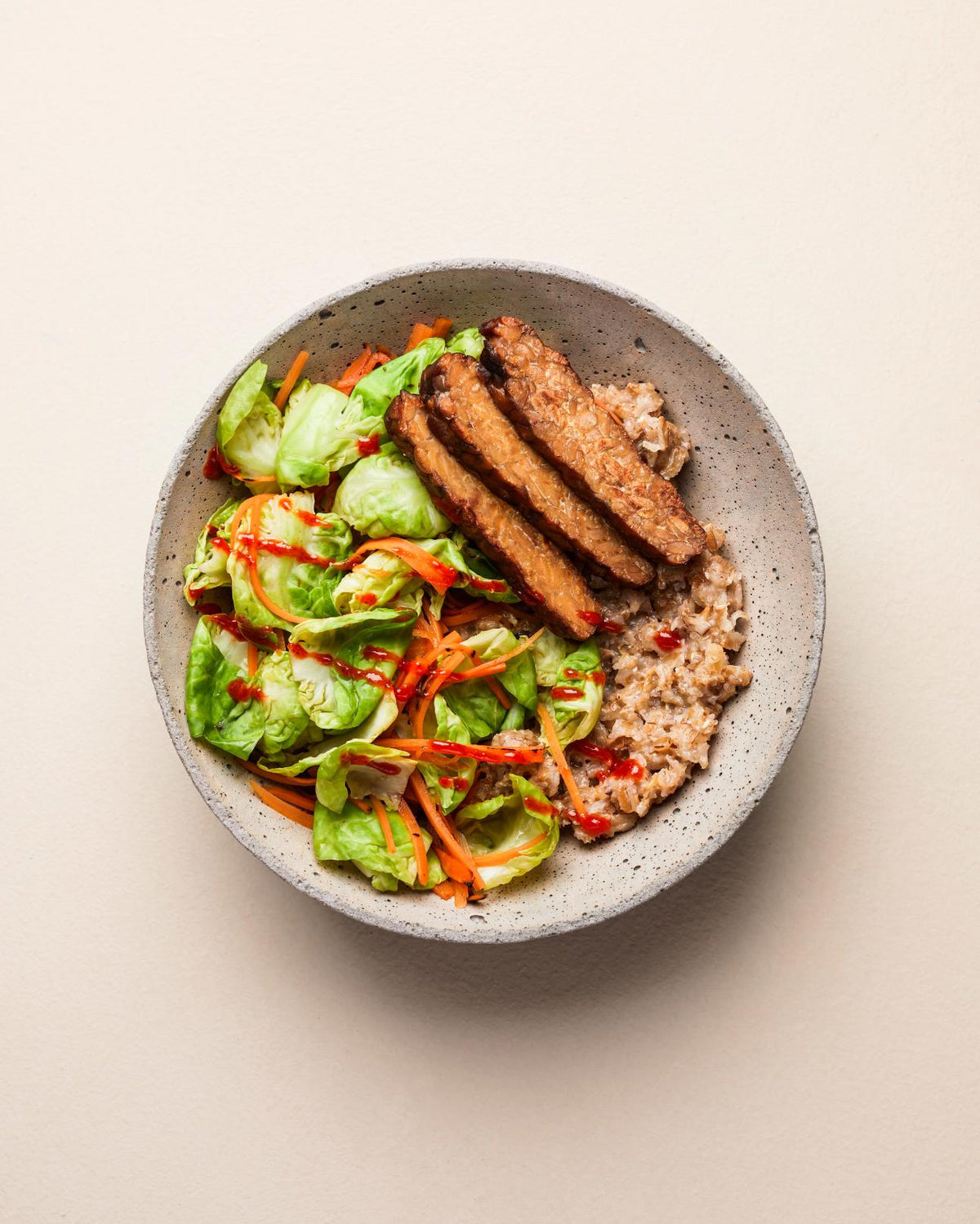 Roggehavermout met spruitjes en tempeh