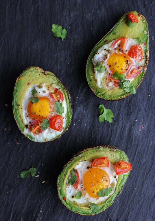 Gebakken avocado met ei