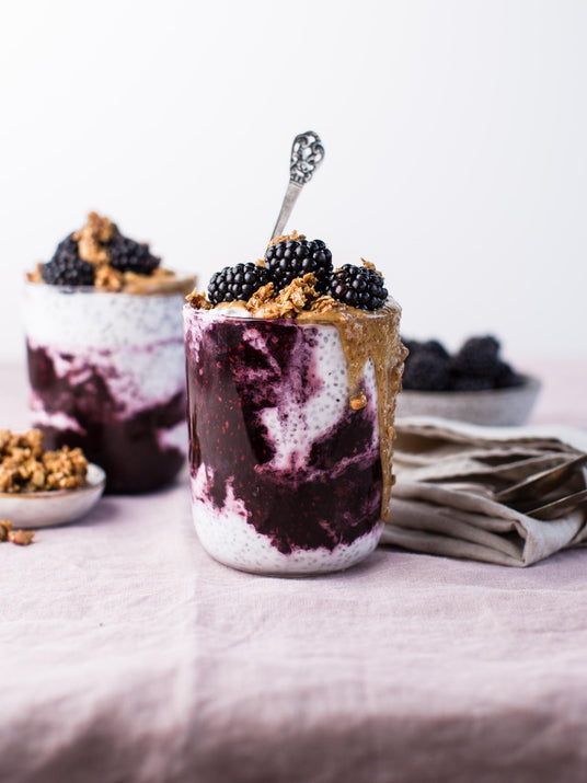 Chia parfait met bramen en granola